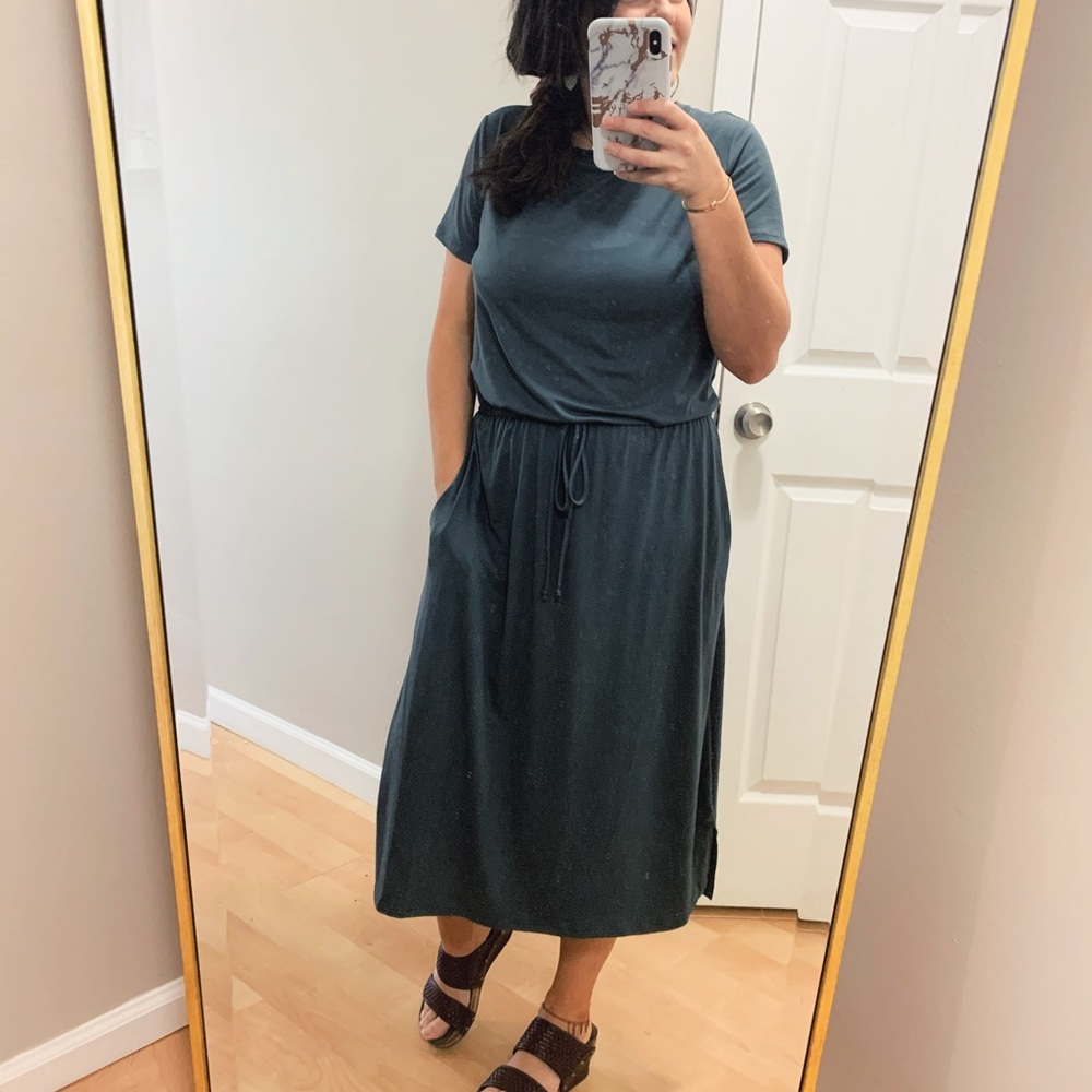 Solid midi dress LAST ONE 🚨
